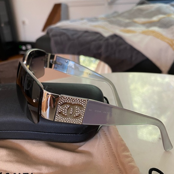 —SOLD—Chanel rimless sunglasses - Picture 2 of 10